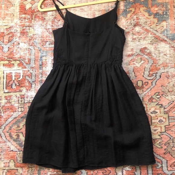 Black mini dress with floral lace cutouts - Picture 4 of 5